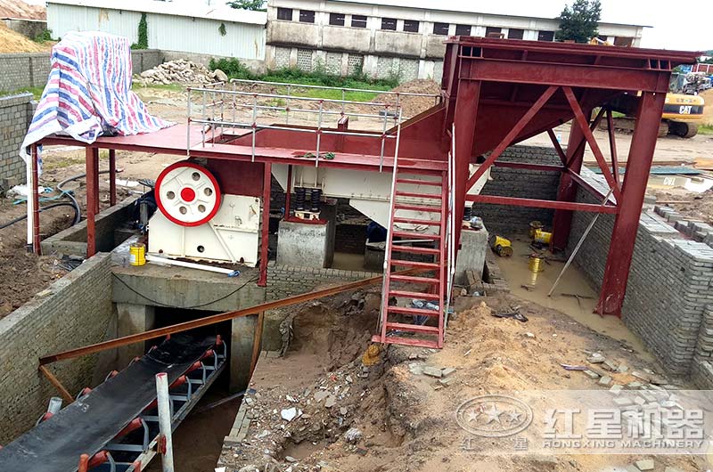 海南客戶69鄂式破碎機(jī)工作現(xiàn)場 海南客戶69鄂式破碎機(jī)工作現(xiàn)場