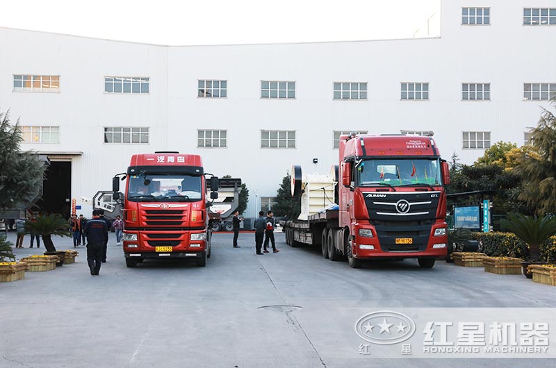 顎破玻璃粉碎機發(fā)貨現(xiàn)場 顎破玻璃粉碎機發(fā)貨現(xiàn)場